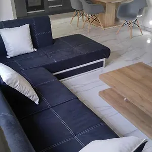 https://new90sqm10minairport2bedrooms.hotels-of-thessaloniki.com
